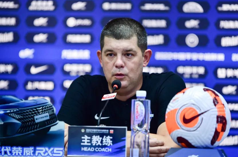 教练强调比赛细节,力求减少失误 教练强调比赛细节,力求减少失误